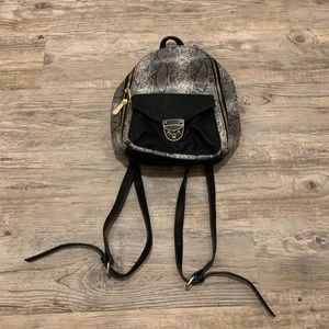 osprey daylite 26+6 alternative Expandable Travel Pack INOXTO 25L Hiking Hydration Model:TSTIISS-802MH Built to be both toiletry holder